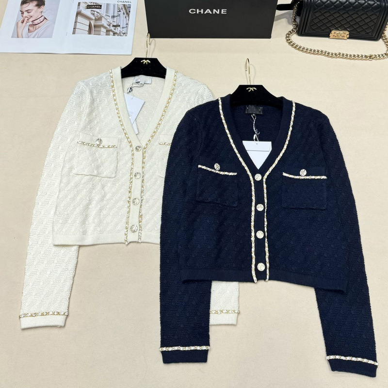 CH Homeのハイバージョン25の新しいラウンドネックカーディガンは、ネックラインにゴールドのチェーンで装飾されており、女性を賢く補正する短いデザインです。|undefined