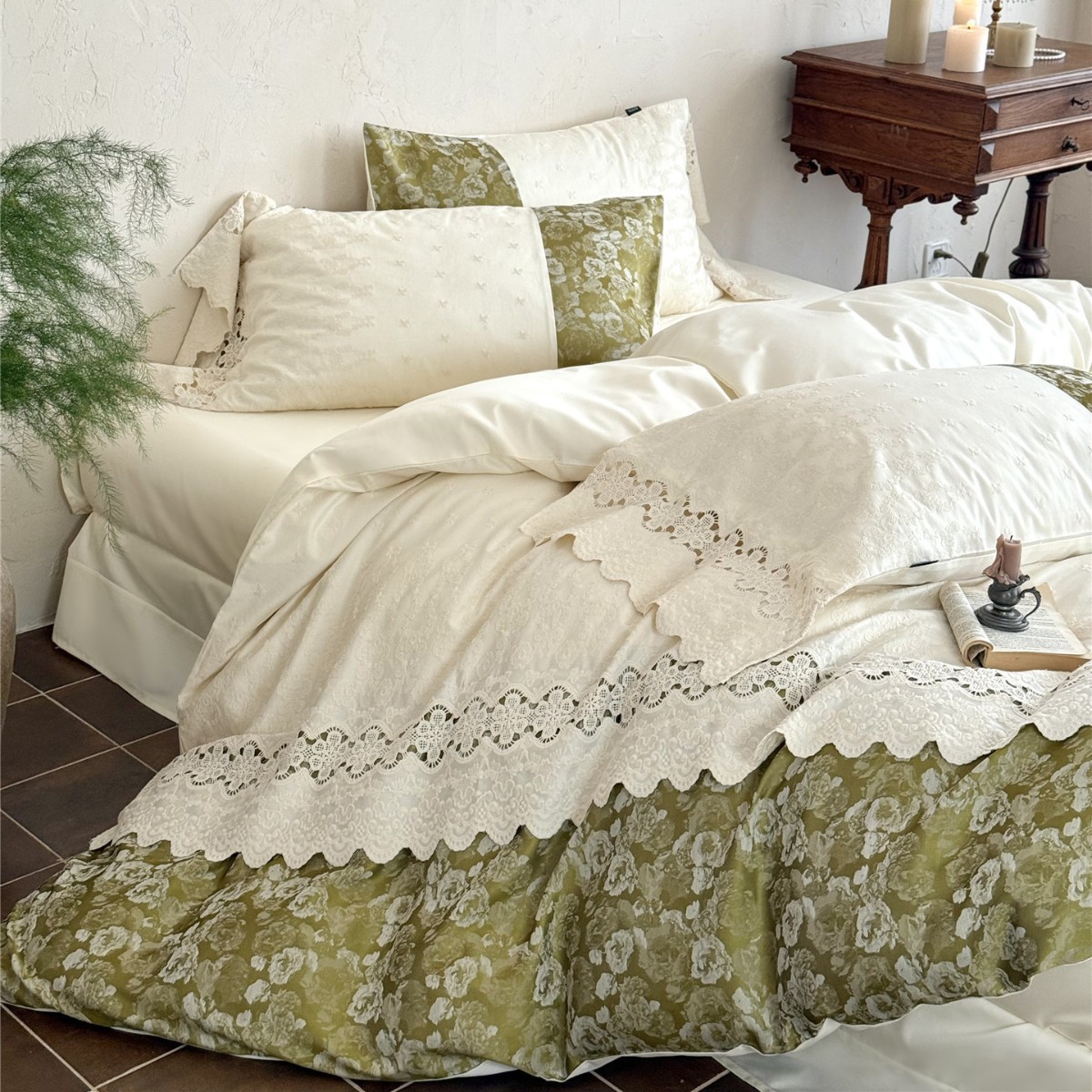 Southern French High-Definition Lace Bedding, Super Soft Naked Sleeping Grade Bedding, High-End Pure Cotton Long-Staple Cotton Four-Piece Home Textile Set