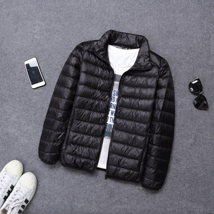 秋冬の新型男性は薄っぺらで帽子付きの綿服と保温ファッションの短いタイプのカジュアルな携帯式スタンドカラーの綿入れの上着の男性です。|undefined