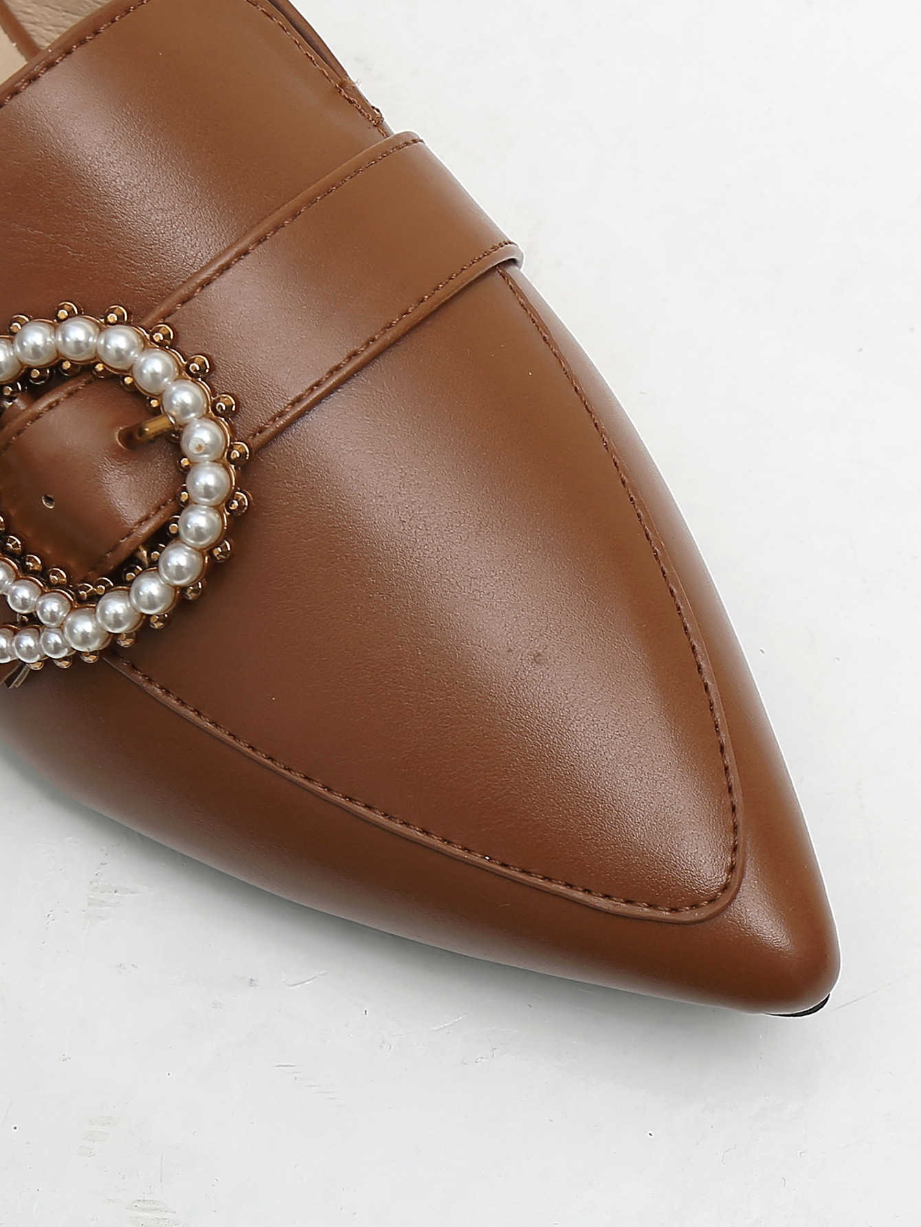 2023 Neue grenzüberschreitende Nahost-Freizeitwind-Außenhandelsgroßhandel Baotou Spitzschuhmode Einzelschuhe Vielseitige flache Unterseite Große Größe_voghion.com