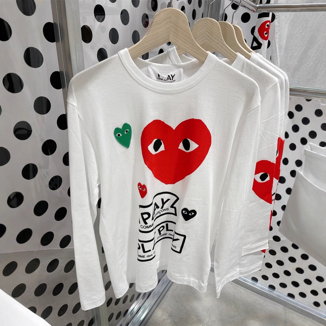 川久play2023年春の赤い愛のアルファベットのロゴのプリントの長袖のtシャツの男女は同じです。