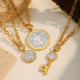 项链;耳环;戒指