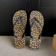 跨境大红花人字拖鞋女外穿夏季新款软底防滑豹纹夹脚夹板拖沙滩鞋