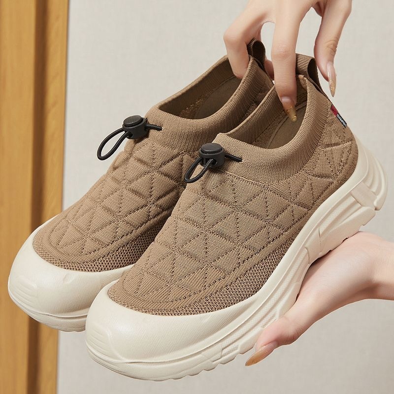 Zapatos de mujer primavera nuevos zapatos casuales de poliuretano superficial transpirables zapatos de madre con suela suave cómodo viejos zapatos de tela de Beijing mujeres