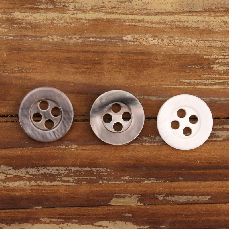 Wide-Brimmed Shirt with Shell Buttons in Gray, Pearl Shell Buttons in White, Black Cod Shirt with Polo Silk Buttons Wide-Brimmed Shirt with Shell Buttons in Gray, Pearl Shell Buttons in White, Black Cod Shirt with Polo Silk Buttons