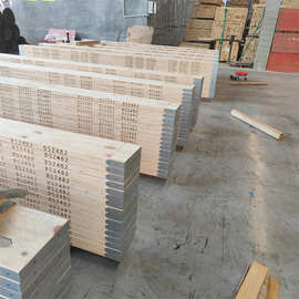 工厂定制迪拜辐射松侧面烫字OSHA松木LVL脚踏板足踏板脚手架踏板