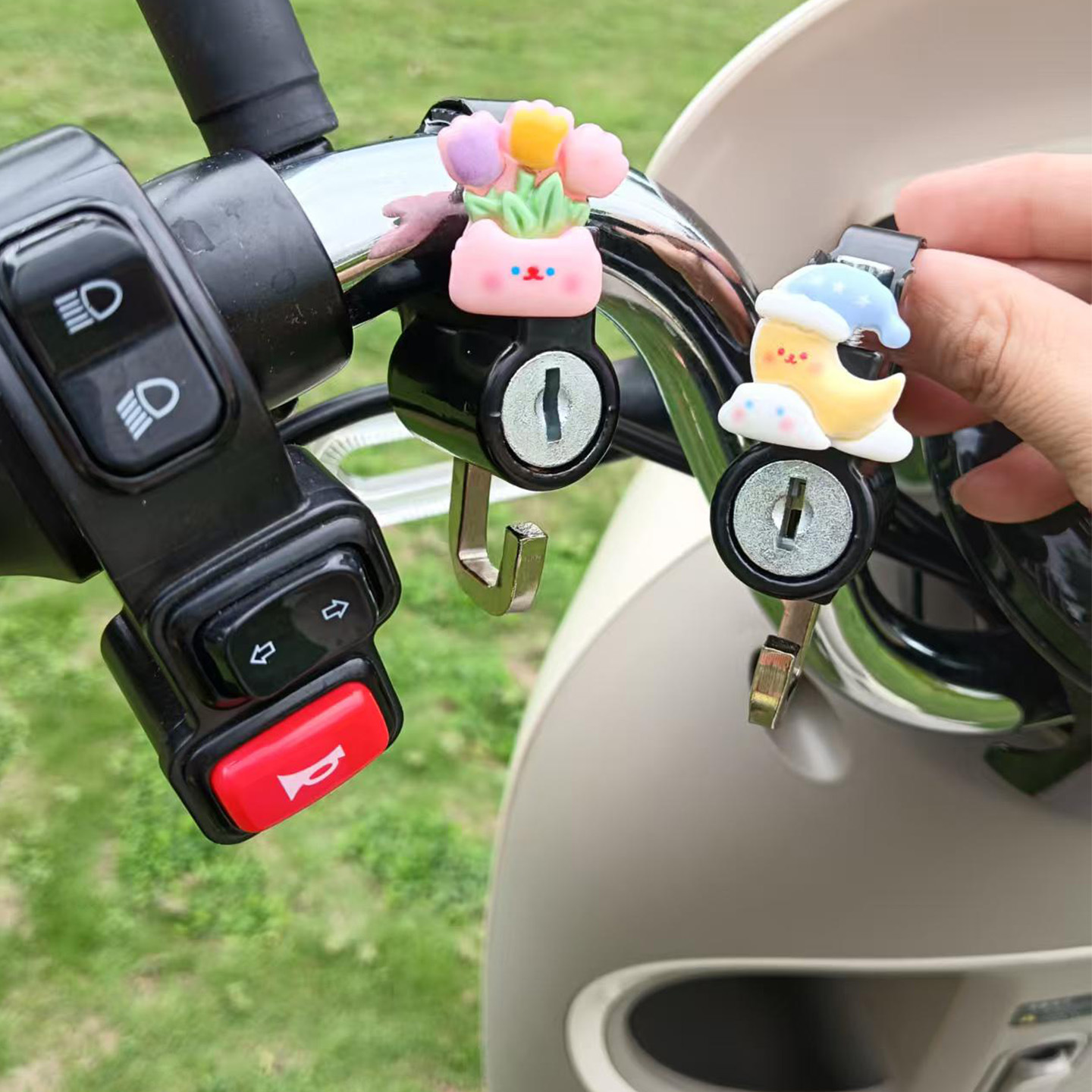 Cartoon Helmet Lock for Bicycles, Electric Vehicles, Motorcycles, Scooters, Mountain Bikes, Baby Strollers, Multifunctional Anti-Theft Lock Hook