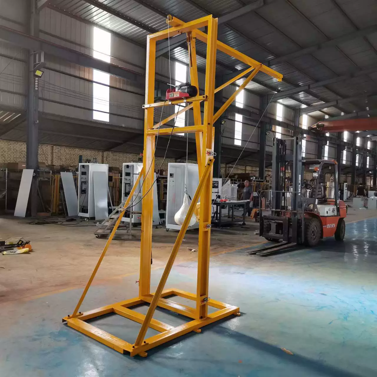 Машина для испытания на ударость стеклянных пуленепробиваемых пакетов