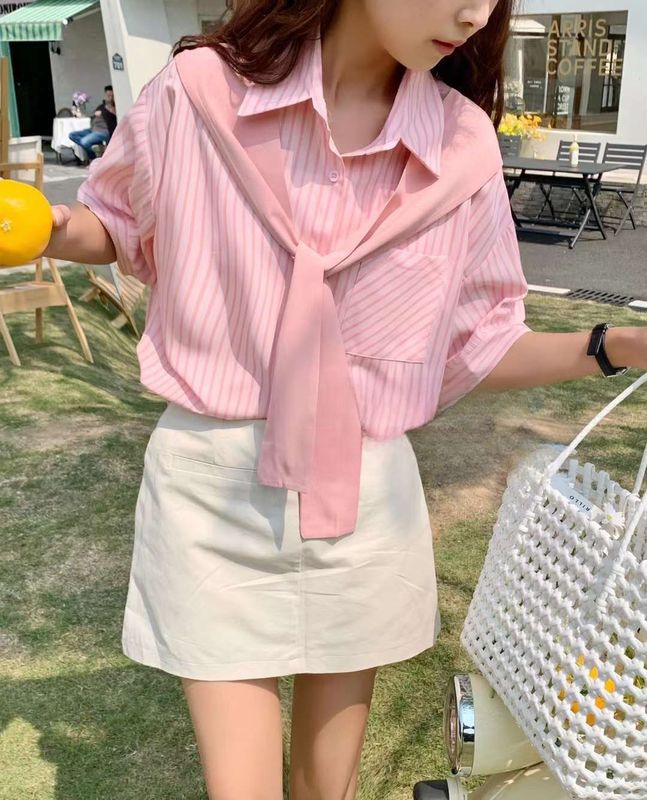 新しいシャツとストールの外に夏のシフォンの小さい上着のデザイン感のストライプの韓国版の偽の2つのシャツを着ます。|undefined