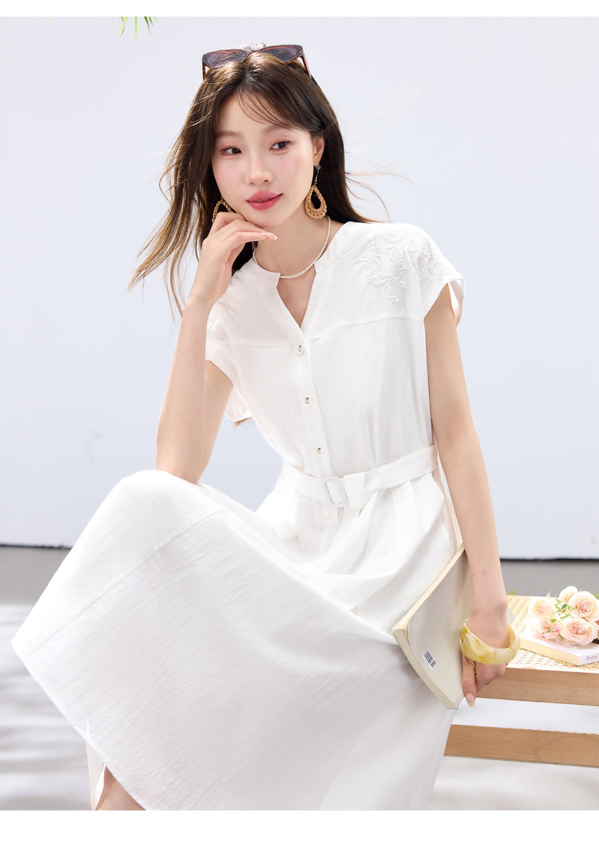 Đầm maxi nữ thắt eo cao, thiết kế quá gối, thêu hoa tinh tế phong cách trưởng thành — xanh lam, màu trắng chi tiết 15
