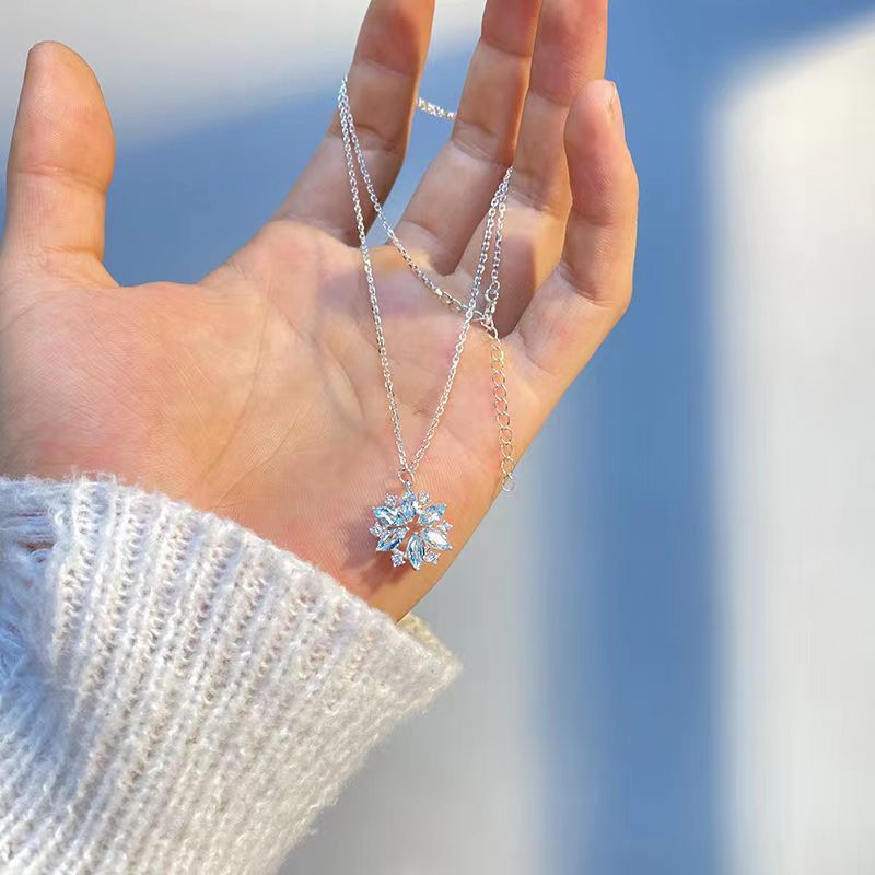 秋冬の新型フラッシュダイヤモンドの空色の雪の花のネックレスの女性の軽い豪華な大衆はドリルのネックレスのクリスマスの誕生日のプレゼントを設計します。|undefined