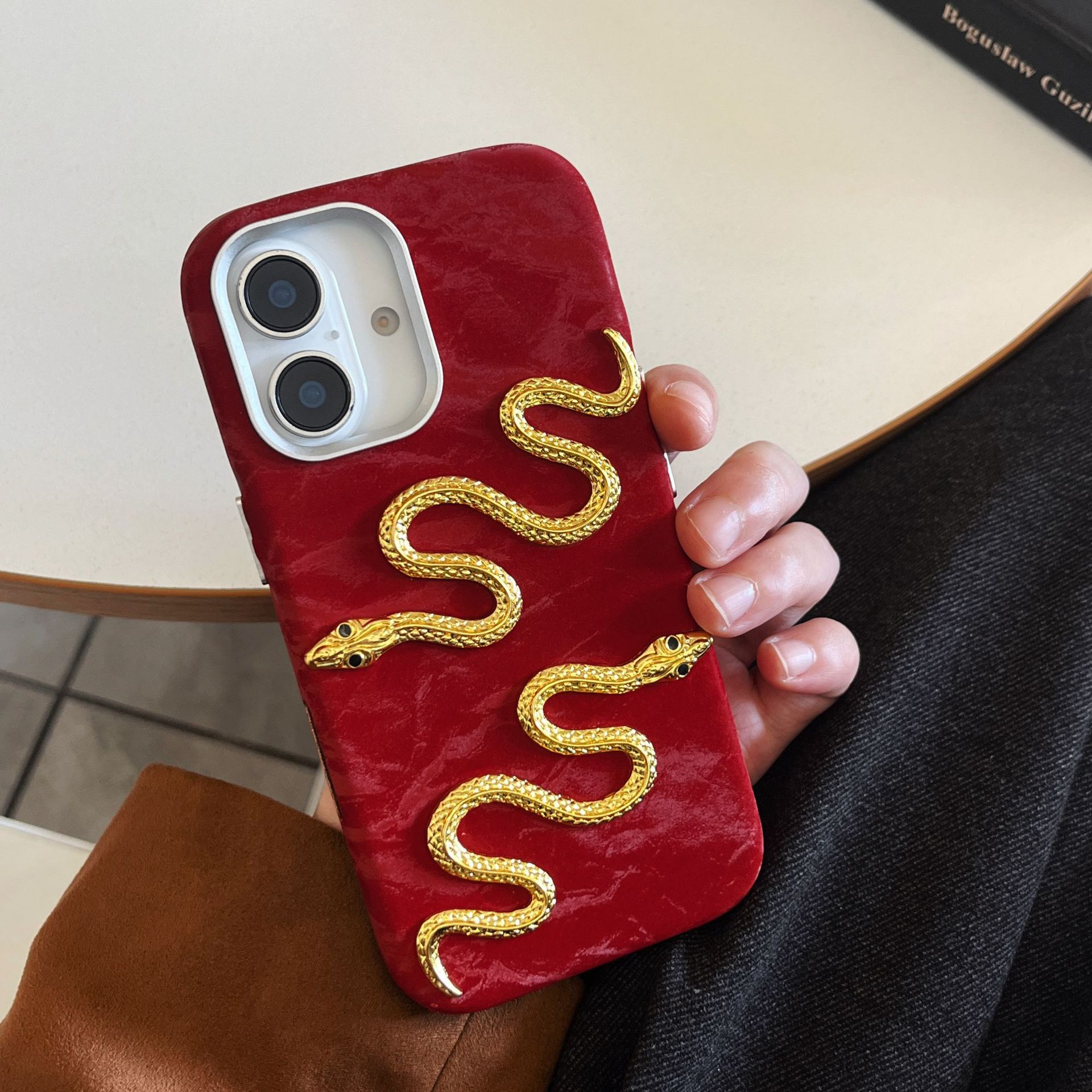 Serpiente dorada tridimensional de nicho personalizada para Apple 16promax año nuevo caja roja para teléfono móvil 14/15pro retro 13