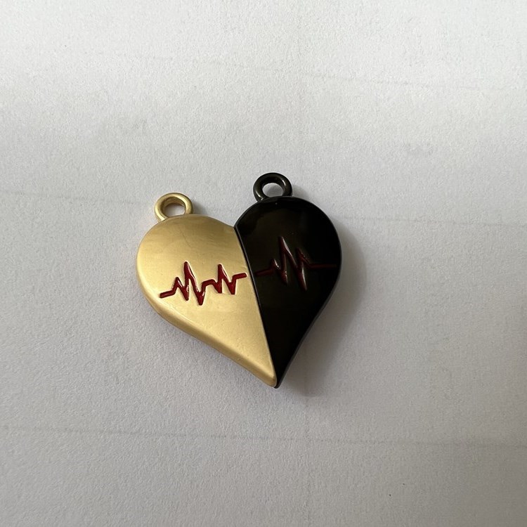 Nuevo amor transfronterizo ECG pareja collar simple nicho diseño imán colgante joyería original al por mayor