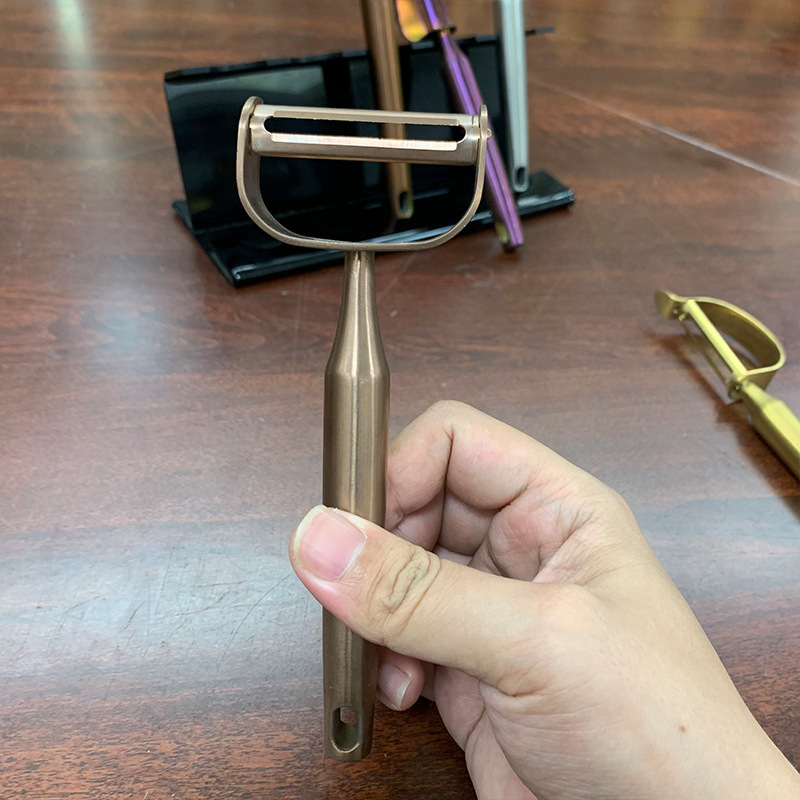 ステンレス鋼の皮むきナイフ家庭用メロン皮むき器ジャガイモとニンジンの皮むきツール多機能野菜と果物の皮むき器|undefined