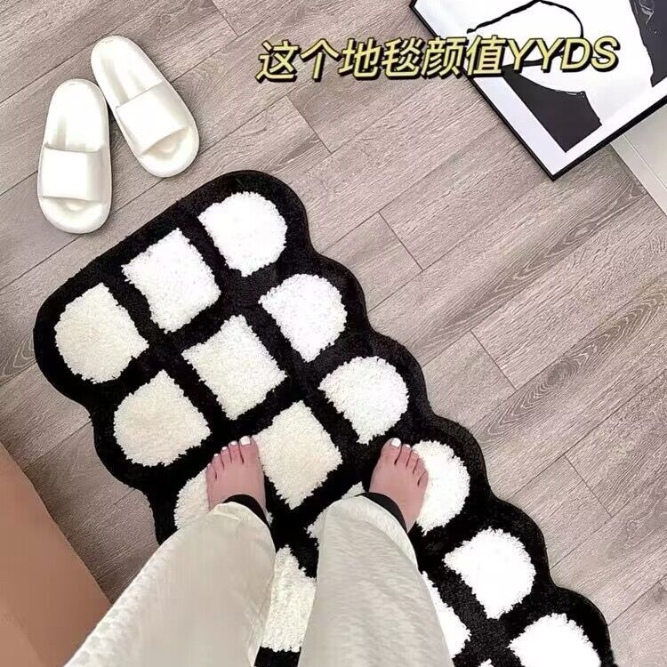 シンプルな白黒の寝室はカシミヤのじゅうたんをまねています。|undefined
