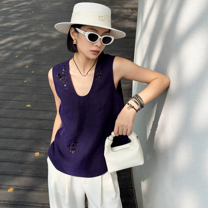 Exquisitely Designed Beaded U-Neck Silk Xiangyun Yarn Crackle-Patterned Vest, 26 Summer Style, Luxurious New Chinese-Style Sleeveless Shirt Exquisitely Designed Beaded U-Neck Silk Xiangyun Yarn Crackle-Patterned Vest, 26 Summer Style, Luxurious New Chinese-Style Sleeveless Shirt