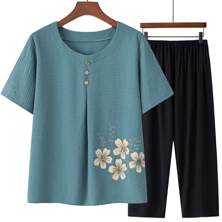 Summer Short-Sleeve T-Shirt Set for Elderly Women, Cool Clothing for Mom, Elastic Top and Cropped Pants for Wife