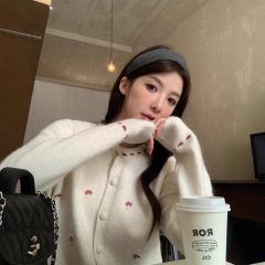 温柔韩系圆领针织开衫少女感2025秋冬新款宽松甜美减龄毛衣外套女