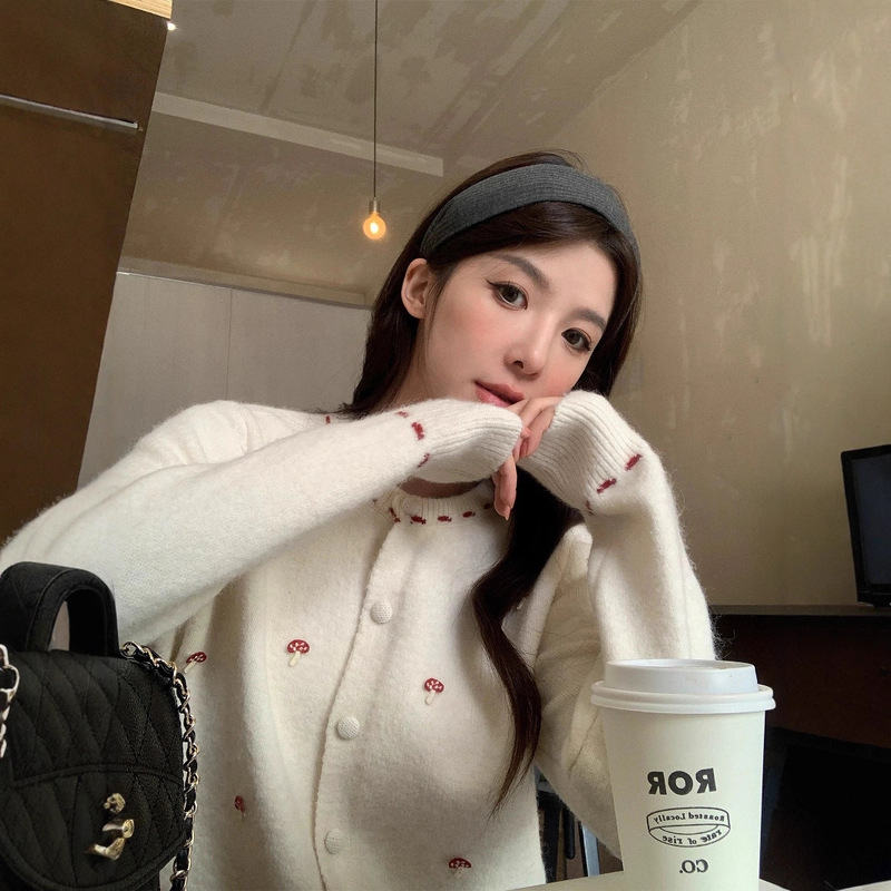 温柔韩系圆领针织开衫少女感2025秋冬新款宽松甜美减龄毛衣外套女|undefined