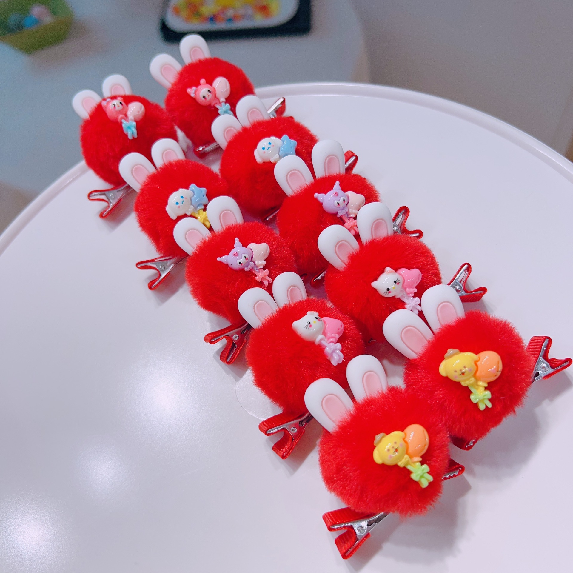 Red plush balloon, hairgrip, 10 pieces