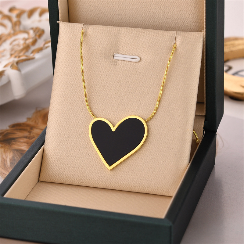 Elegant Heart Shape Titanium Steel Plating Shell Necklace display picture 2