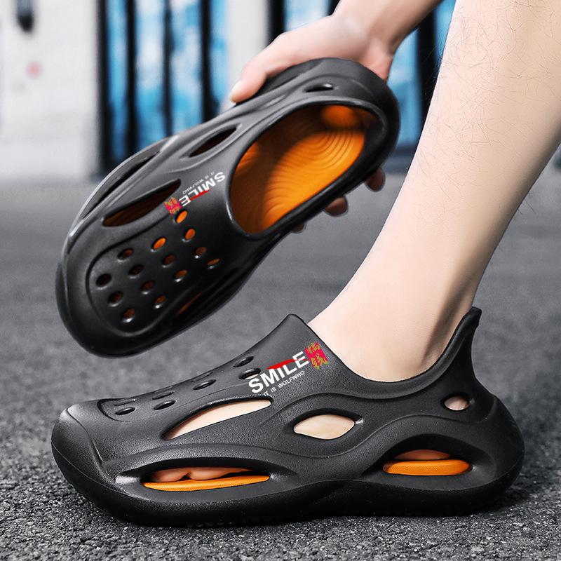 Nuevos zapatos con agujeros para hombres pareja de verano EVA antideslizante pisando mierda sensación transpirable ropa exterior Baotou sandalias y zapatillas de playa mujeres
