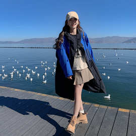 实拍蓝色设计感拼接风衣女2025年春季新款oversize中长款休闲外套