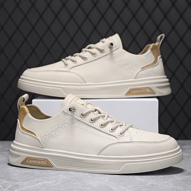 Zapatos de skate para hombres 2025 nuevos zapatos de primavera de cuero para hombres zapatos casuales para estudiantes jóvenes zapatos de moda de altura baja plana para hombres