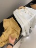 카키색