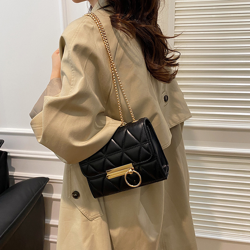 Otoño y invierno de moda mini bolso para mujeres 2023 nueva moda de moda universal cadena de diamante bolso de hombro pequeño