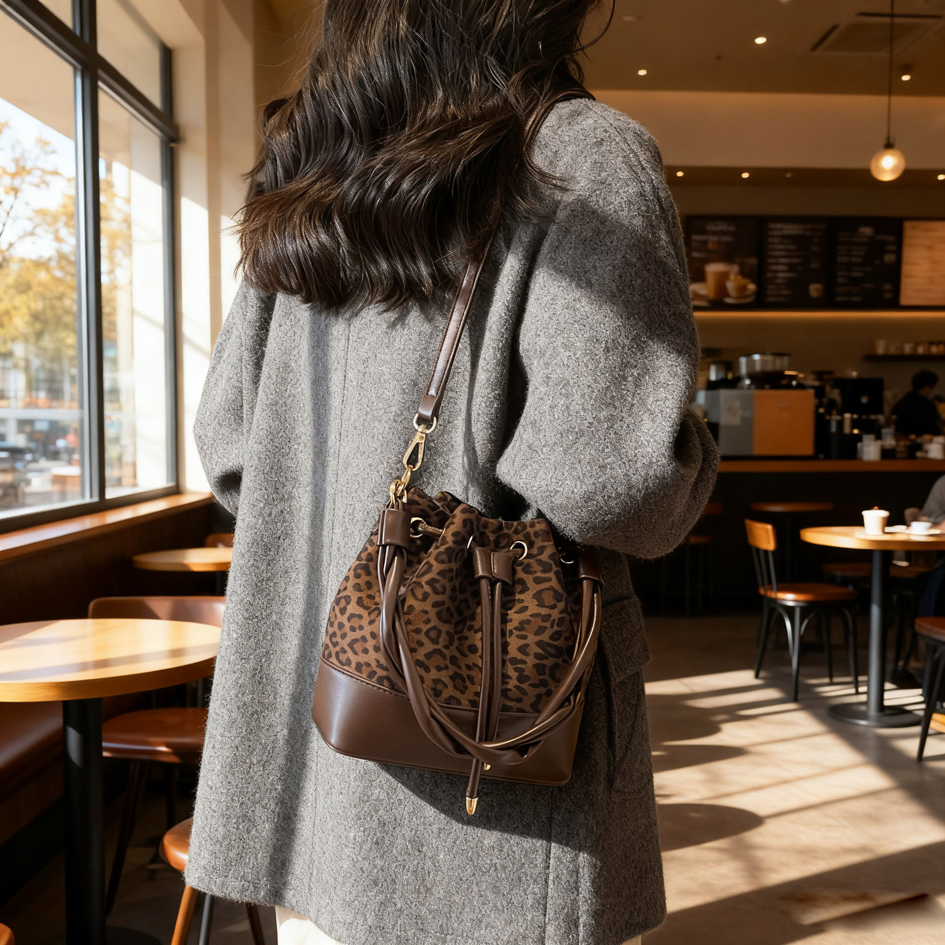 Bolso de leopardo de mujer 2025 nuevo otoño invierno lujo ligero nicho de alta sensación bolso de hombro de terciopelo de gamuz bolso de balde