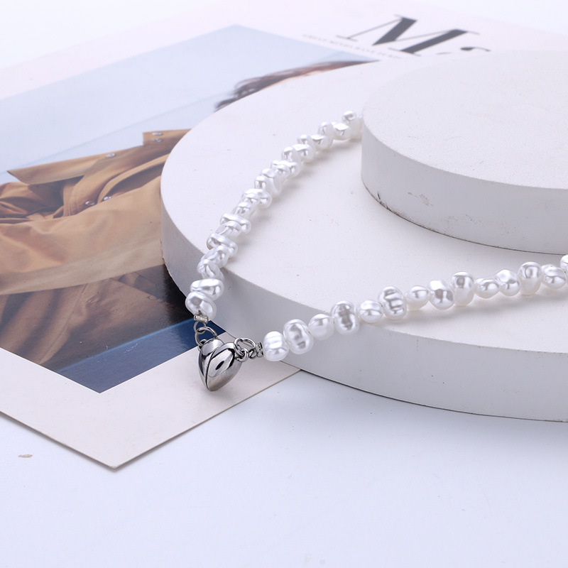 Collana con perle d'acqua dolce e cuore magnetico per donna_voghion.com