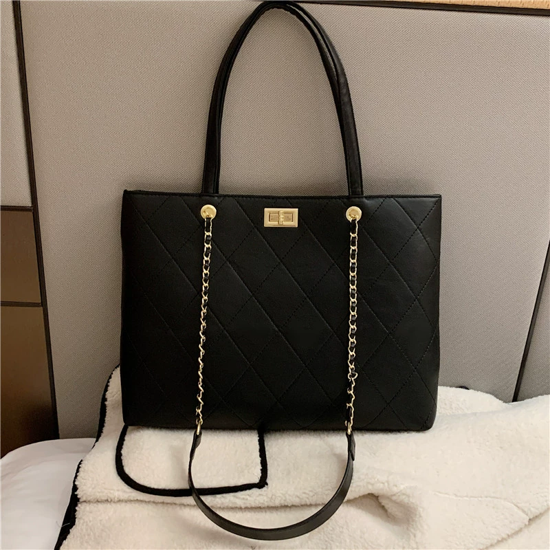 Capacious chain, fashionable one-shoulder bag, chain bag, 2023 collection, wholesale