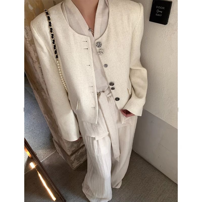 Irregular 3D button round neck Chanel-style jacket for women, new autumn 2026 style, straight silhouette, casual top, elegant.