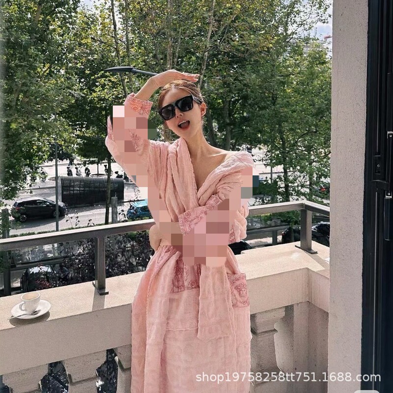 Fanjia Medusa Pure Cotton Jacquard Bathrobe Towel Luxury Home Wear Warm Accessible Luxury Pajamas Nightgown Long-Sleeved Robe