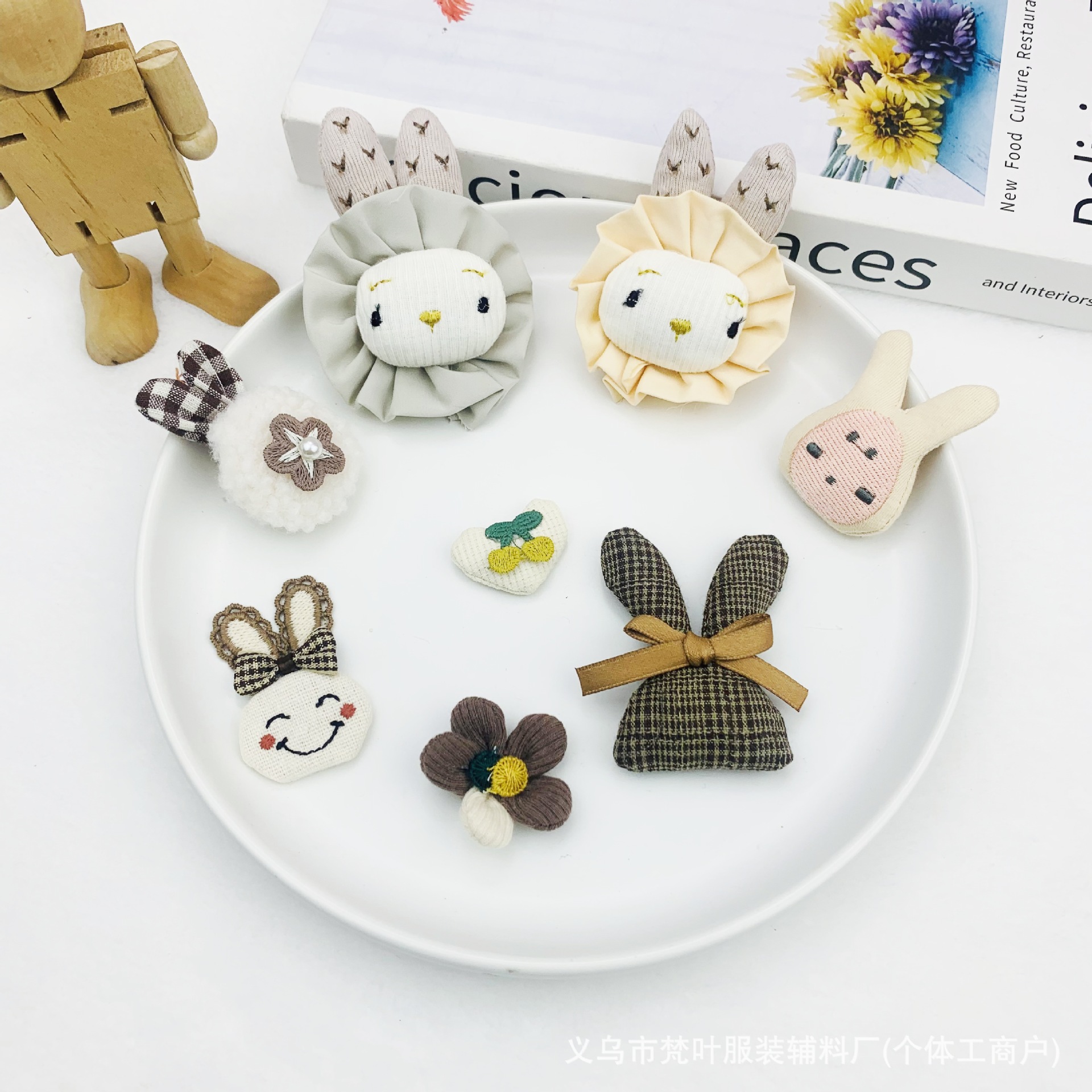 卡通胸针挂件小红书款手工充棉娃娃儿童发饰发夹项链服装辅料配饰