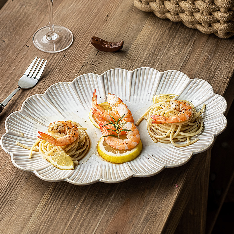 De estilo japonés de la vendimia de encaje de cerámica plato de pescado restaurante vajilla de alta calidad plato de pescado al vapor hogar micro defecto