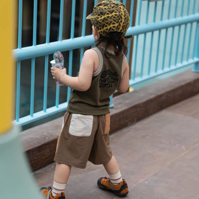 男の子夏服 2025 新しいトレンディでクールな軽量ノースリーブ通気性ベスト子供用ルーズカジュアルショーツ 2 点セット|undefined