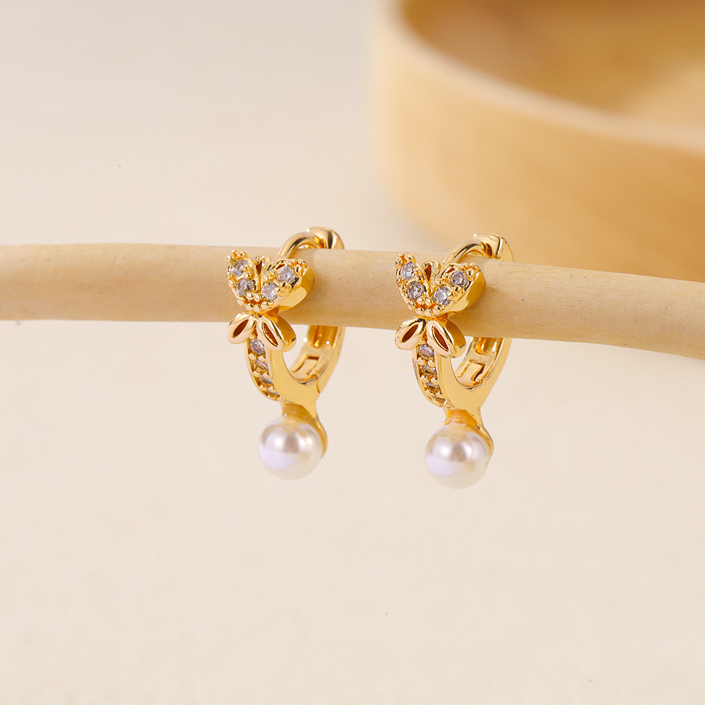 2024 nuevos aretes de perla de zircón de cobre dorado joyas transfronterizas de moda de mujeres aretes de estilo múltiple aretes de perla de zircón