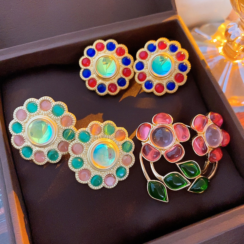 Retro Flower Resin Copper Inlay Opal Ear Studs 1 Pair