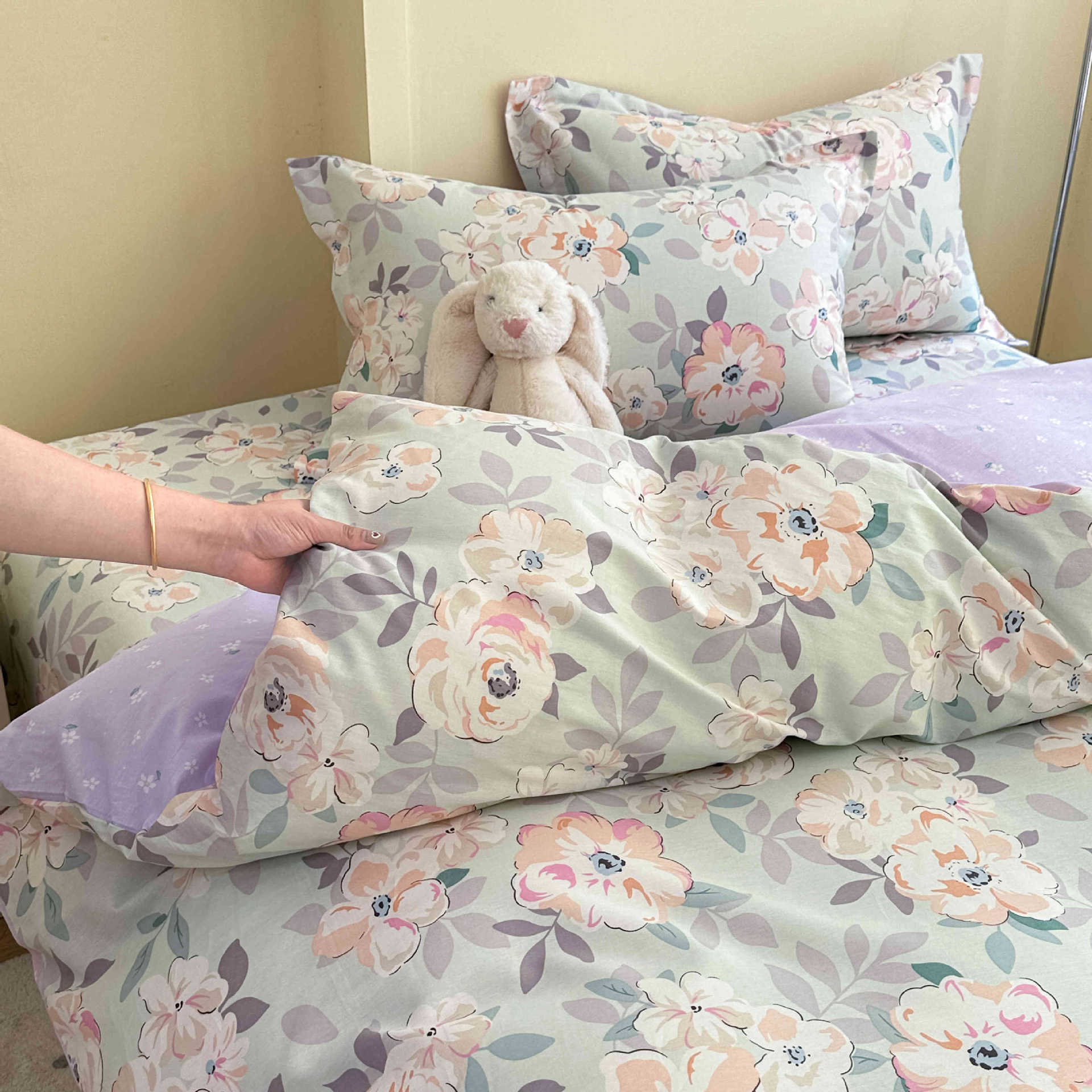 Cama de algodón de cuatro piezas, ropa de cama de cuatro estaciones, dormitorio de estudiantes de tres piezas.