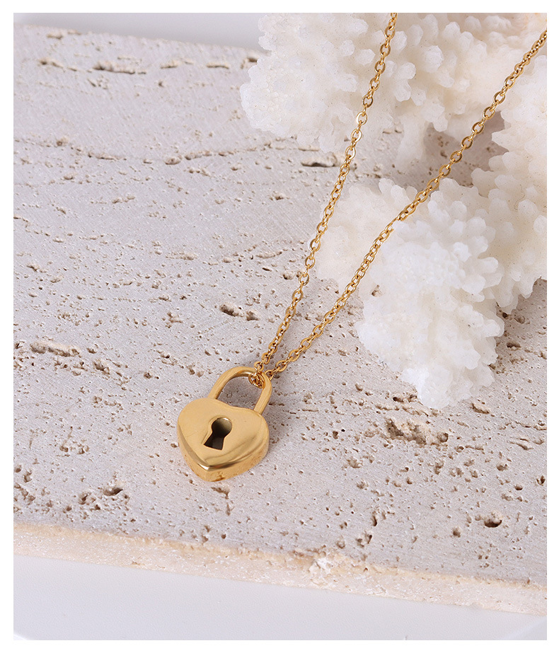 Fashion Key Heart Lock Pendant Necklace Titanium Steel 18k Gold Plated Clavicle Chain display picture 5