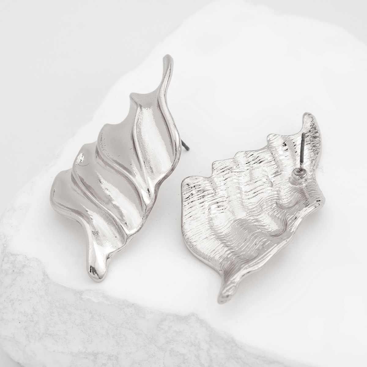 22g Weight Metal Ear Needle Material Drop Earrings, Ear Studs Classification 1 Pair Quantity Holiday, Street Occasion Metal Material Geometric, Heart Shape Pattern All Seasons Season Women's Gender Polished Finish Plating Design Retro, Classic Style Style 1 Pair Retro Classic Style Geometric Heart Shape Plating Metal Drop Earrings Ear Studs 56