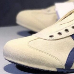 ����Ь��˾����ڣ�ϻ���Ů�\�ӷ���Ь����һ�_�����e��H������Ь