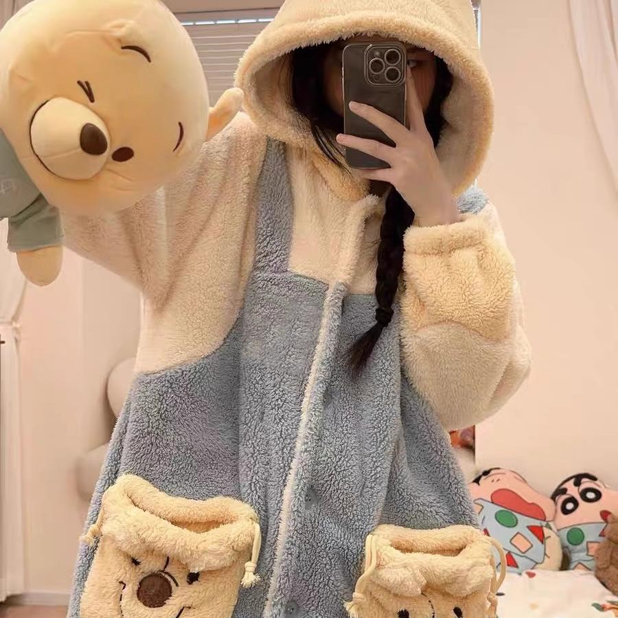 Cute Winnie the Pooh Coral Fleece Pajamas for Women, Winter 2025 New Style, Fleece-Lined and Thickened, Long Robe, Nightgown, Can Be Worn Outside