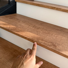 日式奶油风加厚13mm木纹楼梯踏步瓷砖公寓台阶防滑哑光梯级地板砖