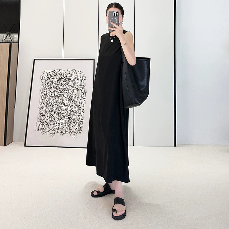 Летнее аристократическое черное платье с драпировкой и облегающим кроем, черное платье без рукавов с широким подолом, универсальный и элегантный стиль средней длины для лета.