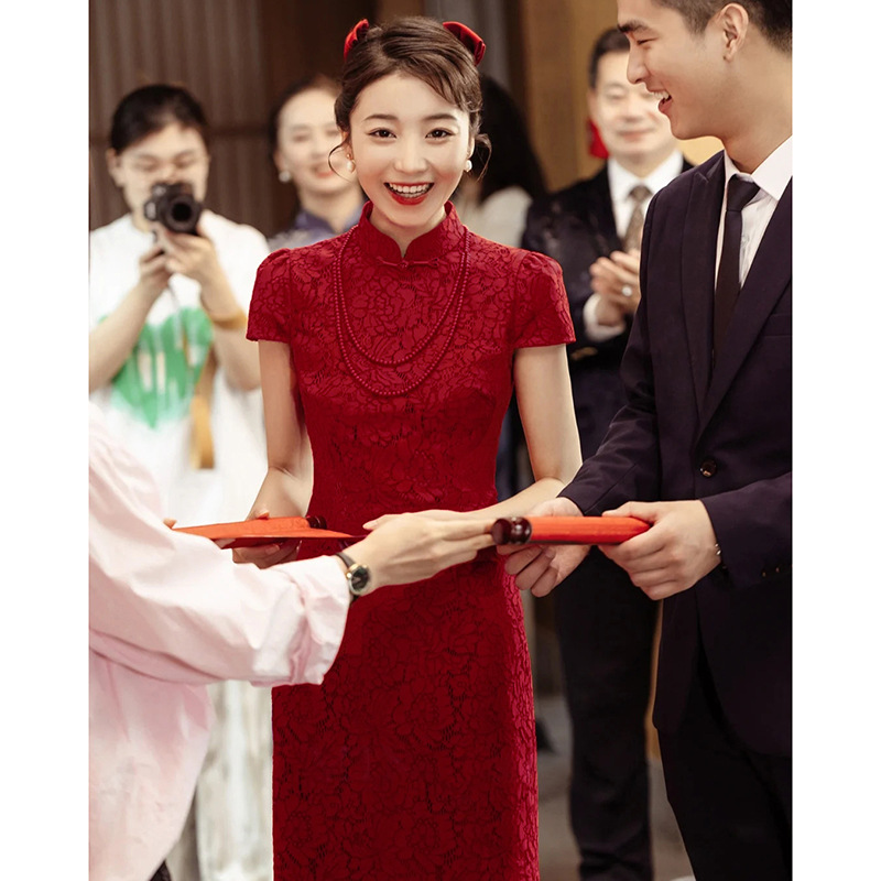 Rojo mejorado cheongsam tostada vestido nupcial boda Vestido de noche de las mujeres de estilo chino largo adelgazamiento sin respaldo fuera de la Corte banquete image 6