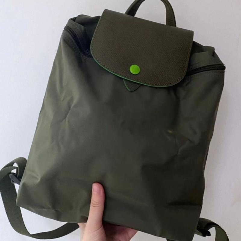 Shoulders forest green