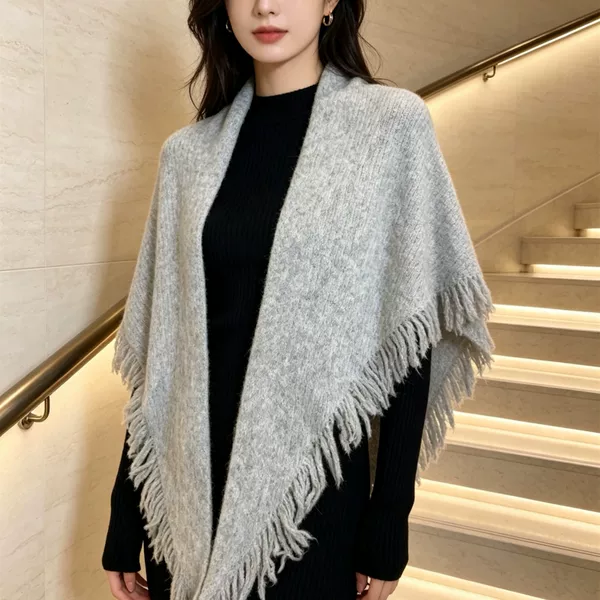 New winter Korean-style solid color triangle scarf, wool blend, high-end feel, women's scarf with tassels, thickened and warm, suitable for outer wear